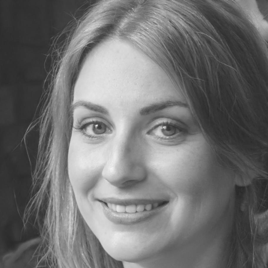 Dottoressa Valentina Marchetti, esperta in psicologia organizzativa e sviluppo leadership